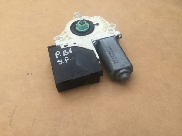 Motoras macara geam stanga fata Passat b6 1K0 959 793 G 1K0959793G 1K0959701R - Dezmembrari Auto
