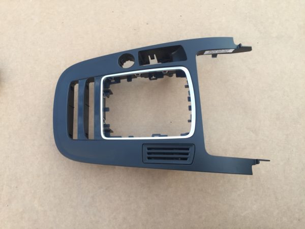 Consola centrala Audi A4 B8 8K0864261 8K0 864 261 - Dezmembrari Auto