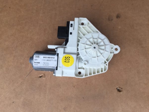 Motoras macara geam dreapta spate Audi A4 B8 2009 limuzina 8K0959812 8K0 959 812 - Dezmembrari Auto