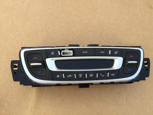 Climatronic Renault Megane 3 din 2009 275100007R - Dezmembrari Auto