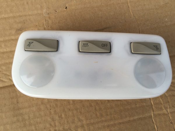 Plafoniera Renault Fluence din 2013 - Dezmembrari Auto