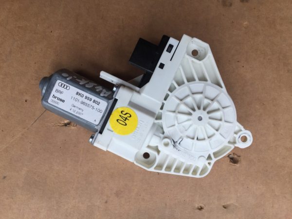 Motoras macara geam dreapta fata Audi A4 B8 2009 8K0959802 8K0 959 802 - Dezmembrari Auto