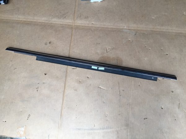 Perie geam cromata dreapta spate Audi A4 B8 2009 limuzina 8K0853764D 8K0 853 764 D - Dezmembrari Auto