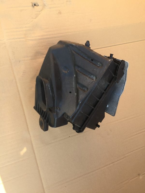 Carcasa filtru aer Audi A4 B7 2.0 tdi BPW 03G133837 03G 133 837 - Dezmembrari Auto