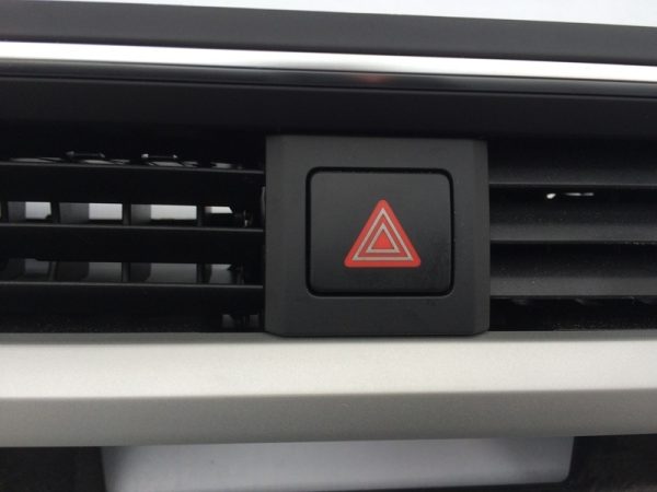 Buton avarie Audi A4 8W B9 din 2016 8W0941509A 8W0 941 509 A - Dezmembrari Auto