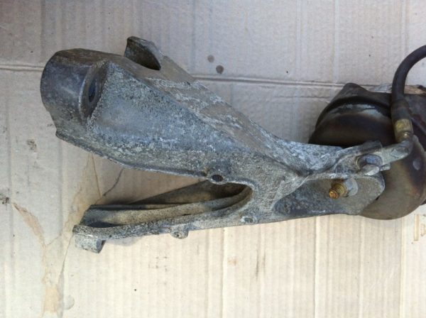 Suport motor dreapta Audi A6 4F 4F0199308P - Dezmembrari Auto