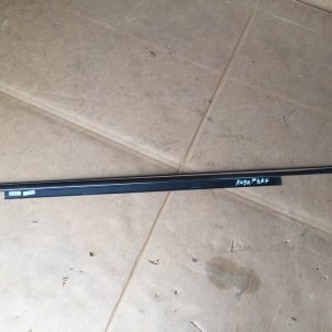 Perie geam cromata dreapta fata Audi A4 B8 2009 8K0853284F 8K0 853 284 F - Dezmembrari Auto