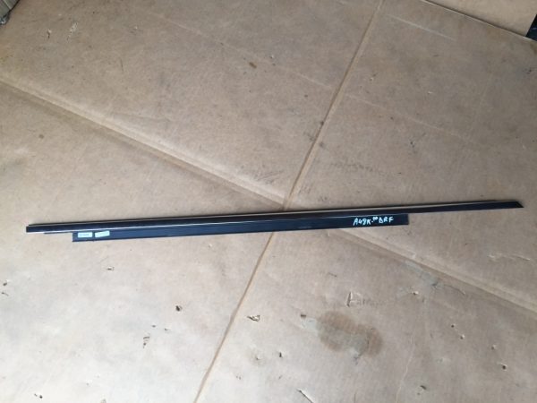 Perie geam cromata dreapta fata Audi A4 B8 2009 8K0853284F 8K0 853 284 F - Dezmembrari Auto