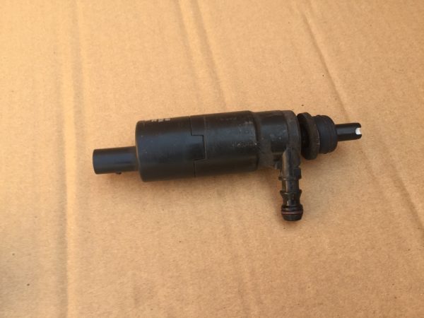 Pompa spalator faruri VW / Audi 3B7955681 3B7 955 681 - Dezmembrari Auto