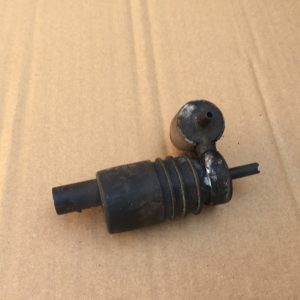 Pompa lichid parbriz VW / Audi 1T0955651A 1T0 955 651 A - Dezmembrari Auto