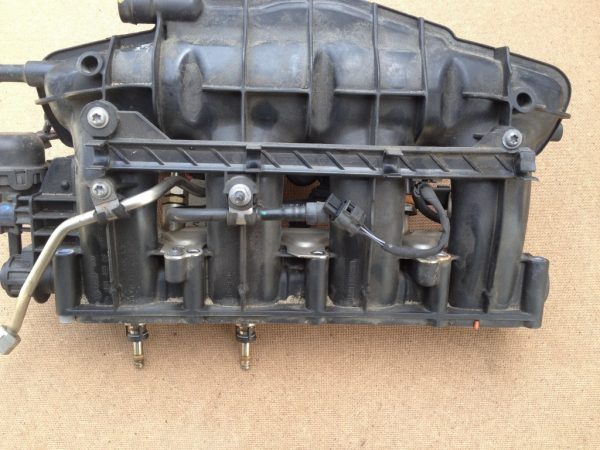 Galerie admisie VW Tiguan 06J133185DF 06J 133 185 DF - Dezmembrari Auto