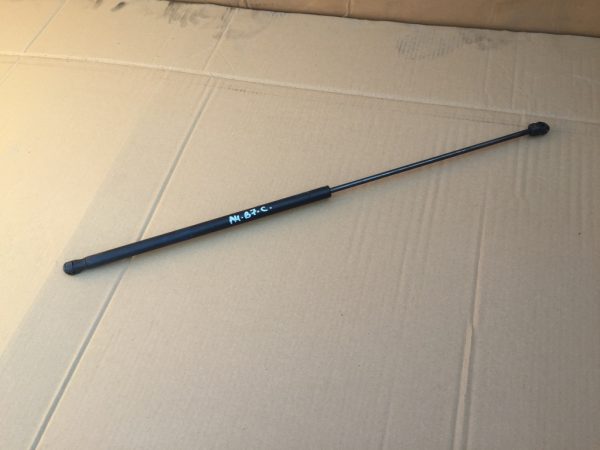 Amortizor capota motor Audi A4 B7 8E0823359A 8E0 823 359 A - Dezmembrari Auto