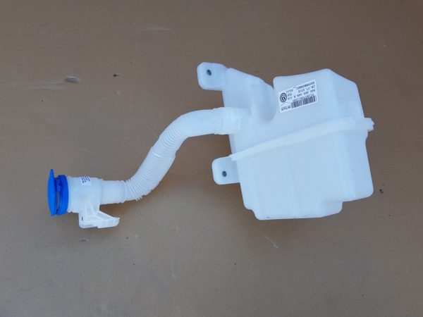 Vas lichid parbriz VW Golf 7 5G0955448R 5G0 955 448 R - Dezmembrari Auto