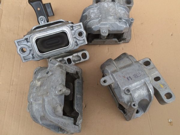 Tampon motor VW Audi Skoda Seat 2.0 tdi 1K0199262CF 1K0 199 262 CF - Dezmembrari Auto