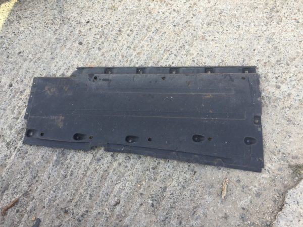 Scut lateral stanga Audi A4 B7 8E0825207 8E0 825 207 - Dezmembrari Auto