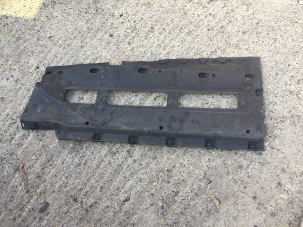 Scut lateral dreapta Audi A4 B7 combi 8E0825208B 8E0 825 208 B - Dezmembrari Auto