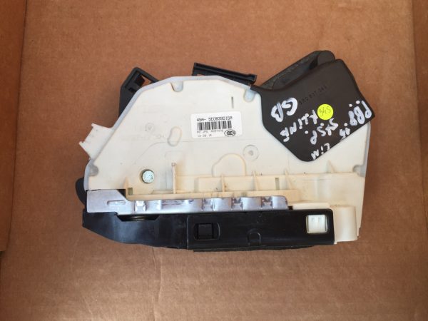 Broasca usa stanga spate VW Passat B8 5E0839015A 5E0 839 015 A - Dezmembrari Auto
