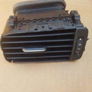 Grila ventilatie stanga VW Jetta 2016 5C6819703B 5C6 819 703 B - Dezmembrari Auto