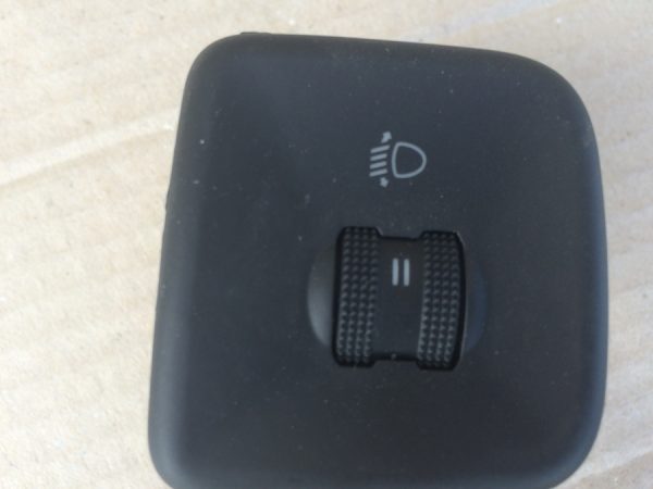 Buton reglaj intensitatea luminii Audi Q7 4L1941301 4L1 941 301 - Dezmembrari Auto