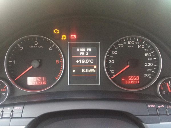 Ceasuri color bord Audi A4 8e B7 8E0920931B 8E0 920 931 B - Dezmembrari Auto