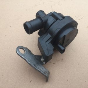 Pompa auxiliara / recirculare VW Golf 7 5Q0965567J 5Q0 965 567 J - Dezmembrari Auto