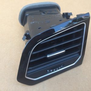 Grila ventilatie cu suport VW Sportsvan 517 819 709 A 517819709A - Dezmembrari Auto
