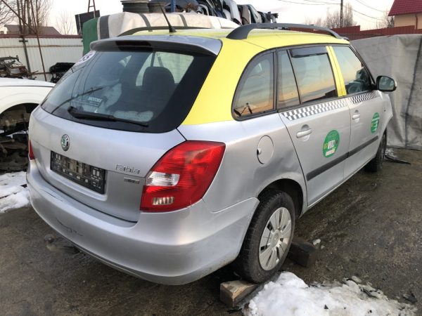 Dezmembrez Skoda Fabia 2 2009 combi 1.4 benzina - Dezmembrari Auto - imagine 7