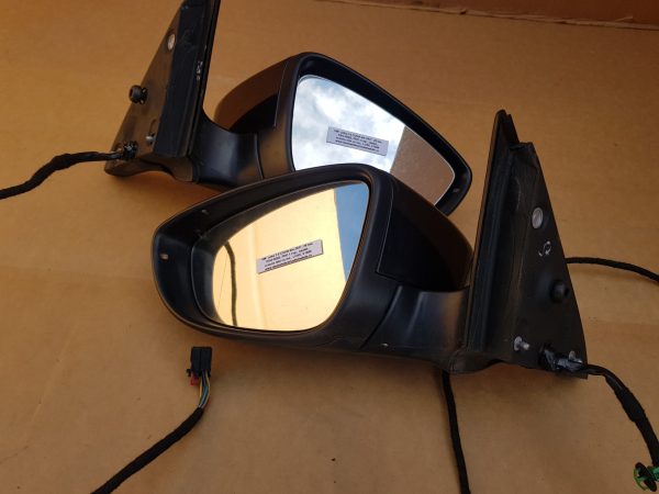 Set oglinzi complete rabatabile electric VW Jetta 2017 culoare LC9X - Dezmembrari Auto