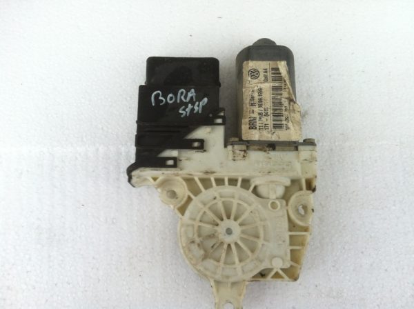 Motoras geam electric VW Bora cod releu 101439203 101 439 203 - Dezmembrari Auto