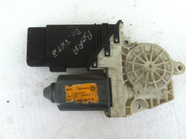 Motoras geam electric VW Bora cod releu 105405301 105 405 301 - Dezmembrari Auto