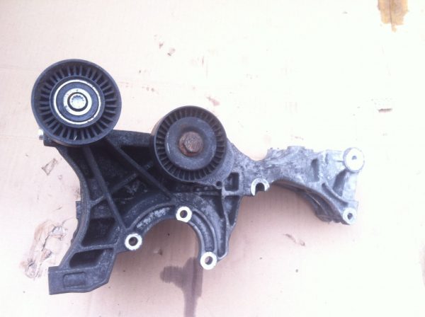 Suport alternator VW / Audi cod 03G903143D - Dezmembrari Auto