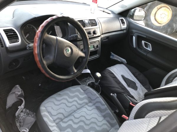 Dezmembrez Skoda Fabia 2 2009 combi 1.4 benzina - Dezmembrari Auto - imagine 6