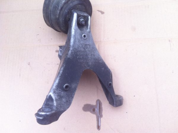 Suport motor VW / Audi cod 8E0199308AR - Dezmembrari Auto