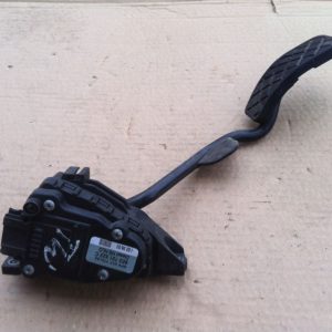Pedala acceleratie VW Passat 5 8E2721523C 8E2 721 523 C - Dezmembrari Auto