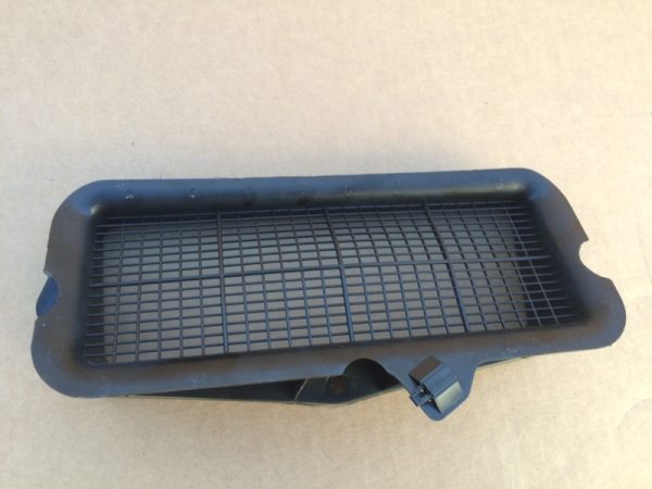 Plastic VW Passat B8 2015 5Q0815479 5Q0 815 479 - Dezmembrari Auto