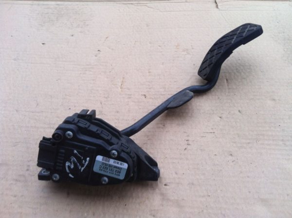 Pedala acceleratie VW Passat 5 8E2721523C 8E2 721 523 C - Dezmembrari Auto