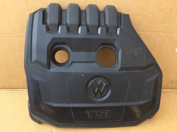Capac motor VW Sportsvan 05E103925D 05E 103 925 D - Dezmembrari Auto