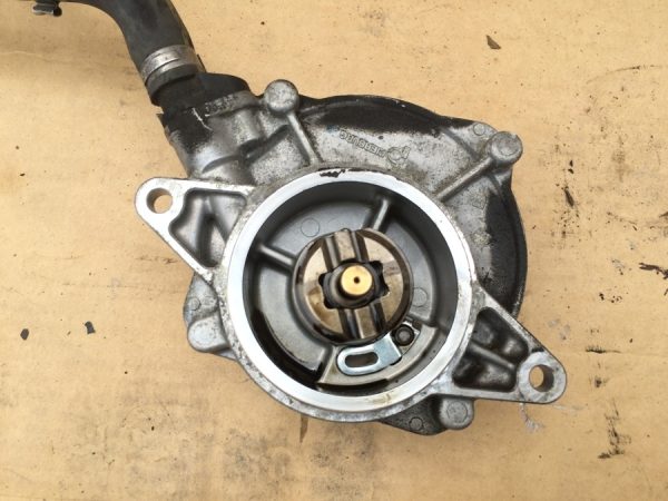 Pompa vacuum Audi A6 2.7 057145100L 057 145 100 L - Dezmembrari Auto