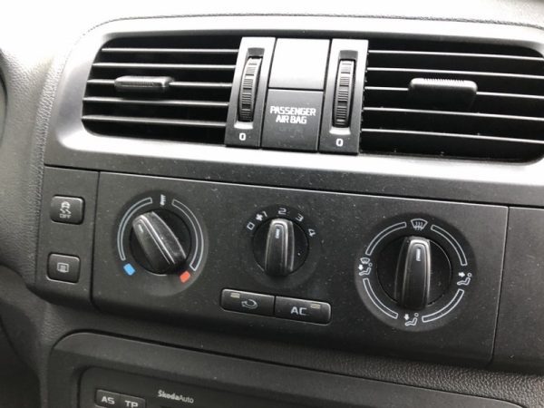 Dezmembrez Skoda Fabia II 2012 hatchback 1.2 - Dezmembrari Auto - imagine 7