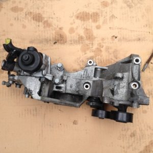 Suport pompa inalte Audi VW 2.0 tdi 03L903139 - Dezmembrari Auto