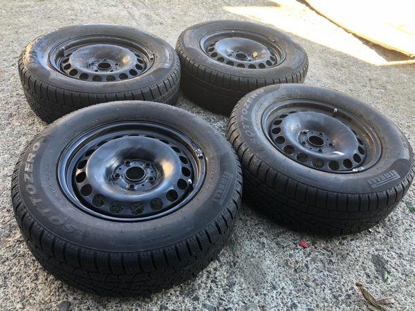 Set jante cu anvelope de iarna VW tiguan 21565R16 - Dezmembrari Auto
