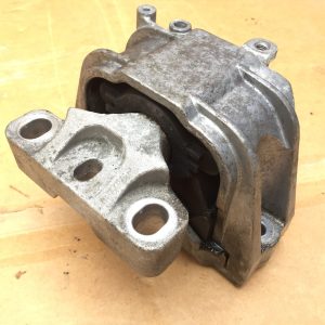 Tampon suport motor VW Passat CC 2013 1K0199262CL 1K0 199 262 CL - Dezmembrari Auto