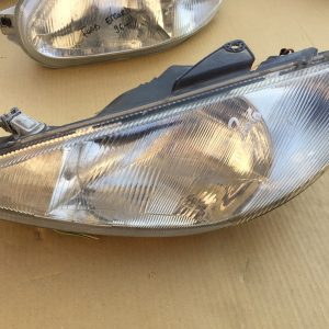 Far stanga Peugeot 206 din 2001 - Dezmembrari Auto