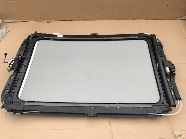Trapa panoramica VW Tiguan 2010 5N0877041E - Dezmembrari Auto