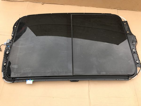Trapa panoramica VW Tiguan 2010 5N0877041E - Dezmembrari Auto