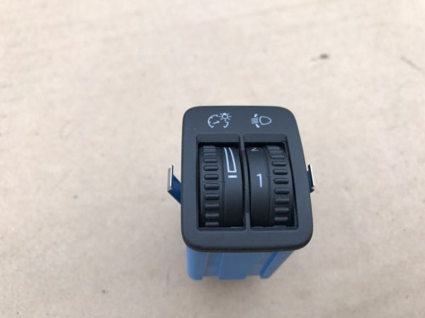 Buton intesitate lumina VW Tiguan 5N0941333 - Dezmembrari Auto