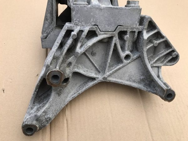 Suport motor VW Passat CC 06J199207P - Dezmembrari Auto