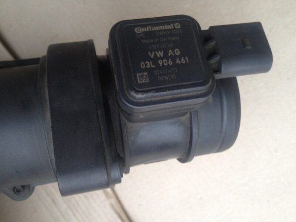 Debitmetru aer VW Touran 2012 1.6 tdi CAY 03L906461 03L 906 461 - Dezmembrari Auto