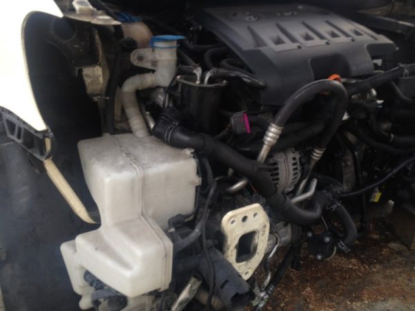 Vas lichid parbriz VW Touran 2012 - Dezmembrari Auto