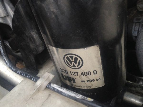 Carcasa filtru motorina VW Touran 2012 3C0127400D 3C0 127 400 D - Dezmembrari Auto - imagine 2